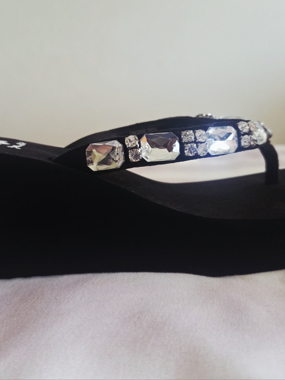 New Yellow Box Black Jeweled Sandal Flip Flops - Picture 4 of 5